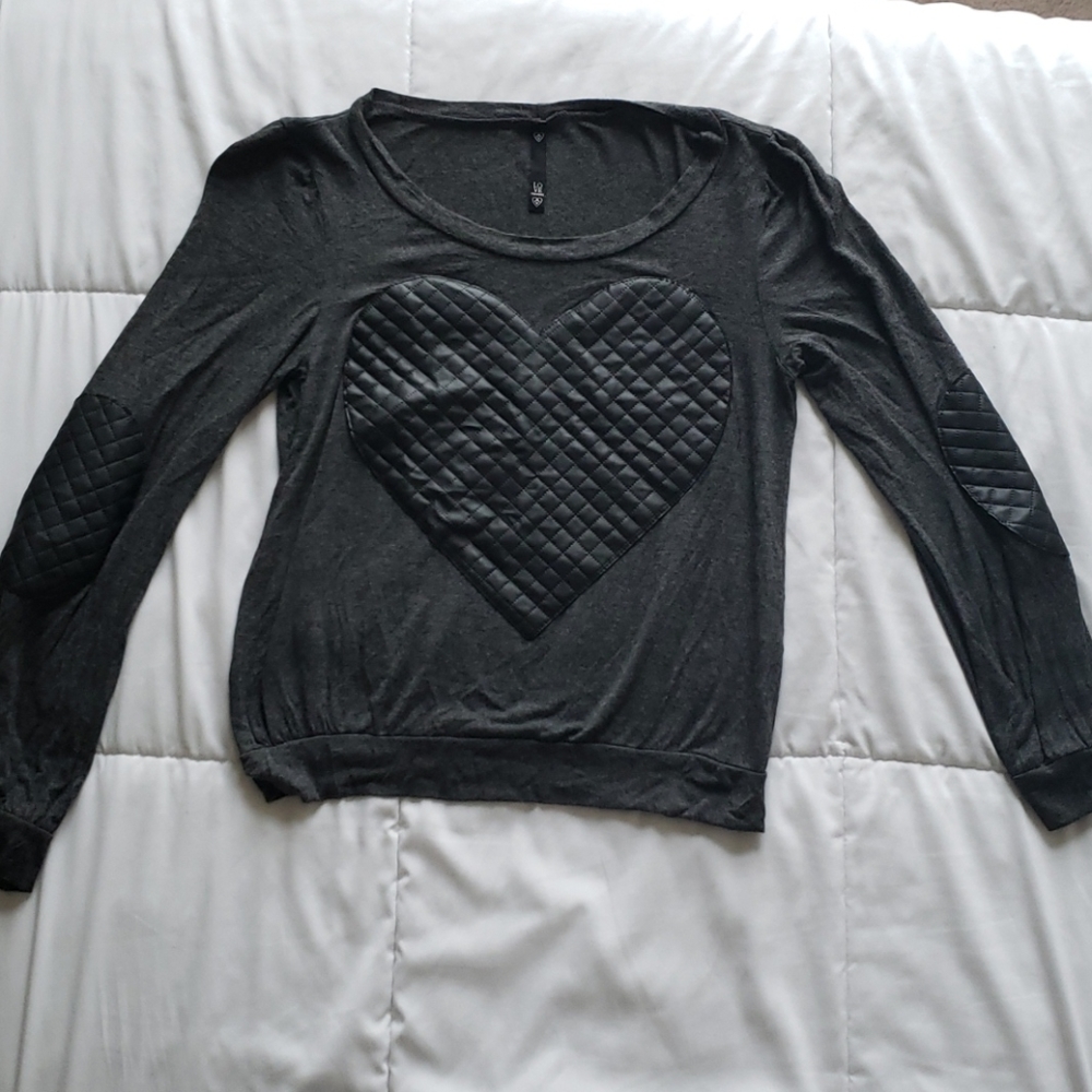 Long sleeve with some leather designs